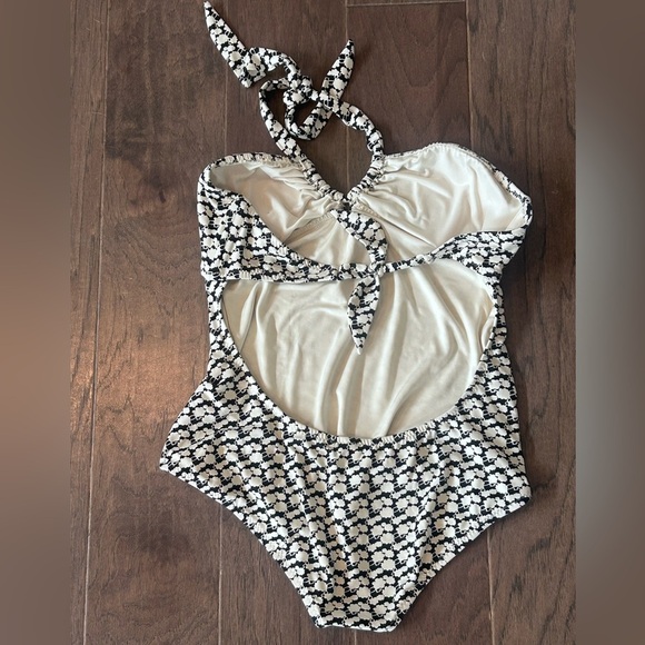 EBERJEY ONE PIECE Swimsuit. Medium. - Picture 2 of 3